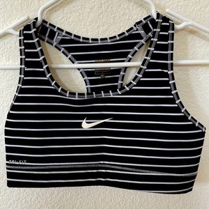 NIKE Swoosh Dri-FIT Racerback Sports Bra